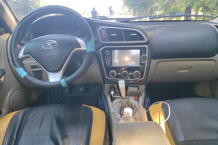 Used Soueast V3 Lingyue 2015 1.5L Manual Happiness Edition Center Console