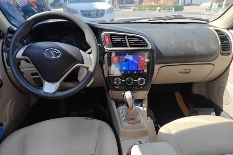 Used Soueast V3 Lingyue 2015 1.5L Manual Happiness Edition Center Console