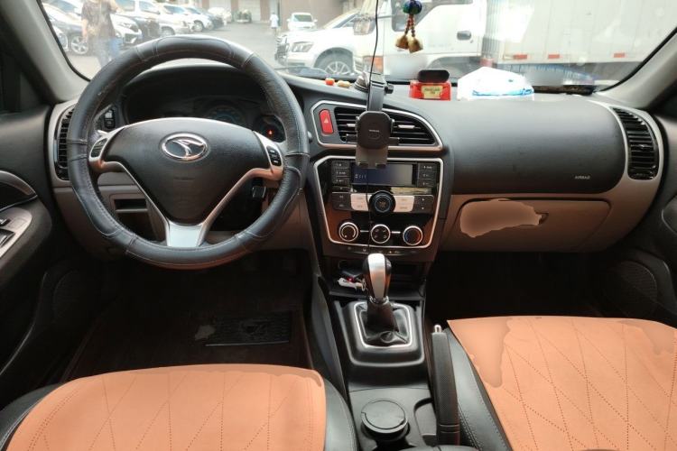Used Soueast V3 Lingyue 2015 1.5L Manual Style Edition Center Console