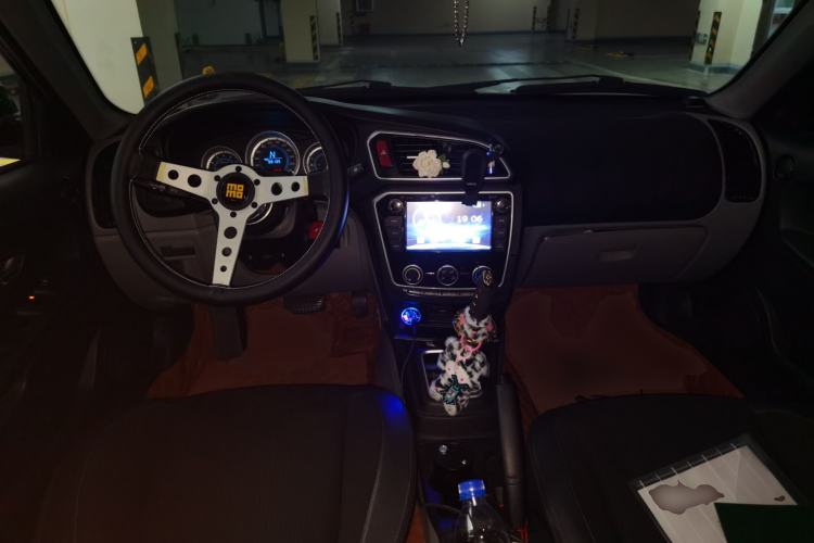 Used Soueast V3 Lingyue 2015 1.5L AMT Happiness Edition Center Console