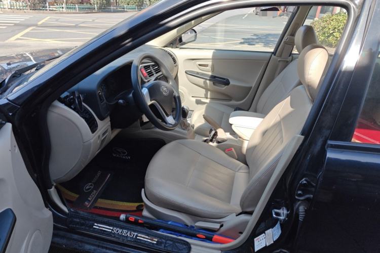 Used Soueast V3 Lingyue 2015 1.5L Manual Happiness Edition Driver Seat