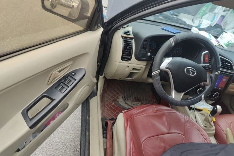 Used Soueast V3 Lingyue 2015 1.5L Manual Happiness Edition Driver Seat