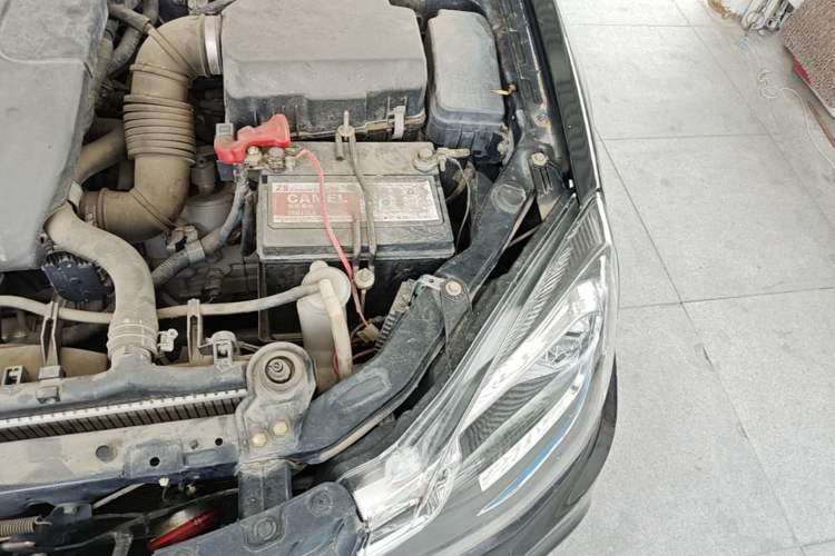 Used Soueast V3 Lingyue 2015 1.5L Manual Style Edition Engine Bay Left