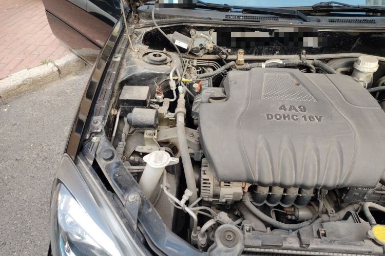 Used Soueast V3 Lingyue 2015 1.5L Manual Style Edition Engine Bay Right