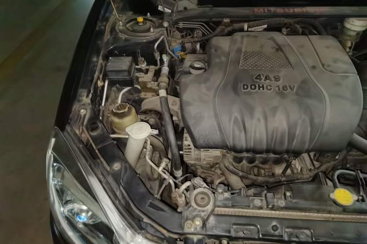 Used Soueast V3 Lingyue 2015 1.5L AMT Happiness Edition Engine Bay Right