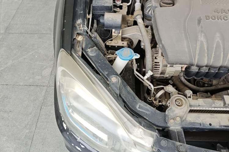 Used Soueast V3 Lingyue 2015 1.5L Manual Style Edition Engine Bay Right