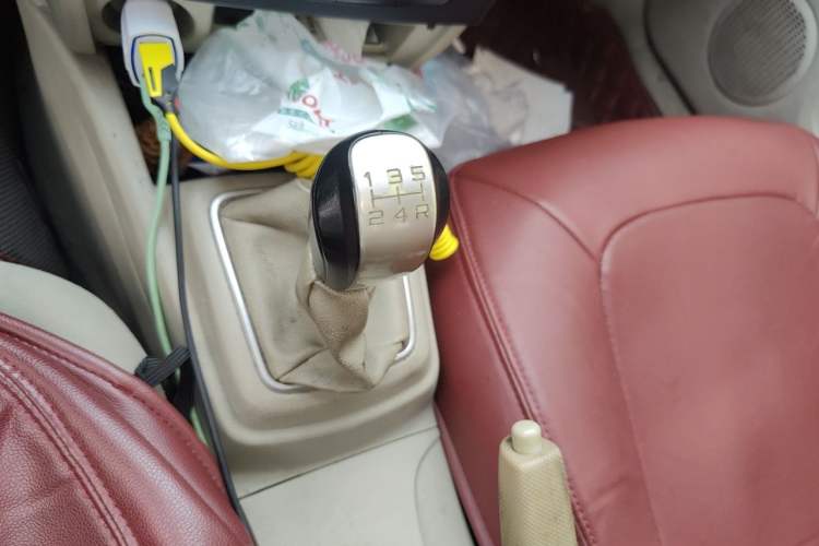 Used Soueast V3 Lingyue 2015 1.5L Manual Happiness Edition Gear Lever