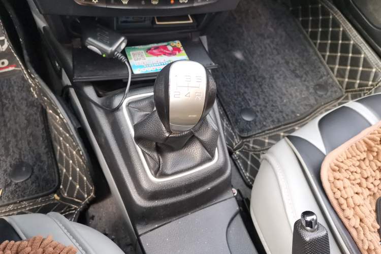 Used Soueast V3 Lingyue 2015 1.5L Manual Style Edition Gear Lever