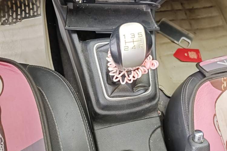 Used Soueast V3 Lingyue 2015 1.5L Manual Style Edition Gear Lever