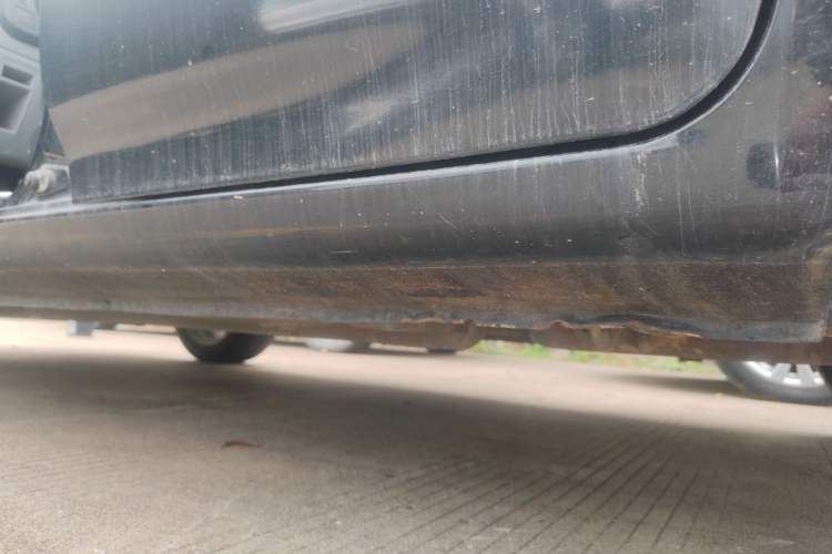 Used Soueast V3 Lingyue 2015 1.5L AMT Happiness Edition Left Side Sill
