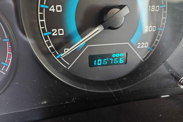 Used Soueast V3 Lingyue 2015 1.5L Manual Happiness Edition Odometer Close Up