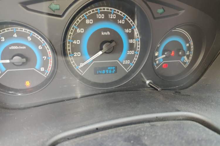 Used Soueast V3 Lingyue 2015 1.5L Manual Happiness Edition Odometer Close Up