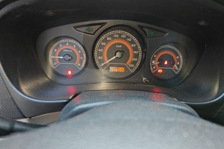 Used Soueast V3 Lingyue 2015 1.5L Manual Happiness Edition Odometer Close Up