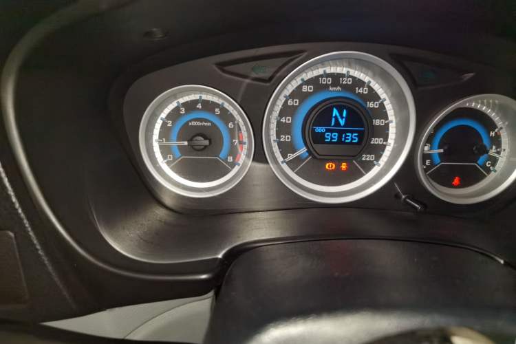 Used Soueast V3 Lingyue 2015 1.5L AMT Happiness Edition Odometer Close Up