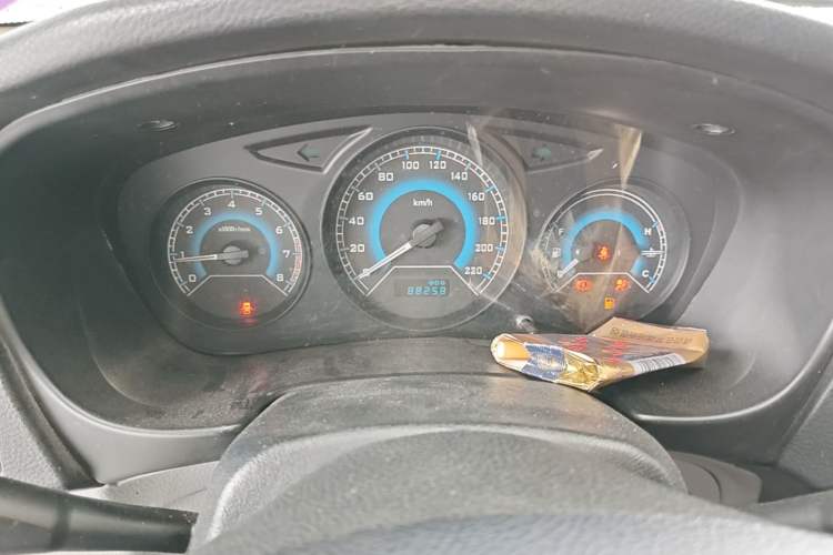 Used Soueast V3 Lingyue 2015 1.5L Manual Style Edition Odometer Close Up