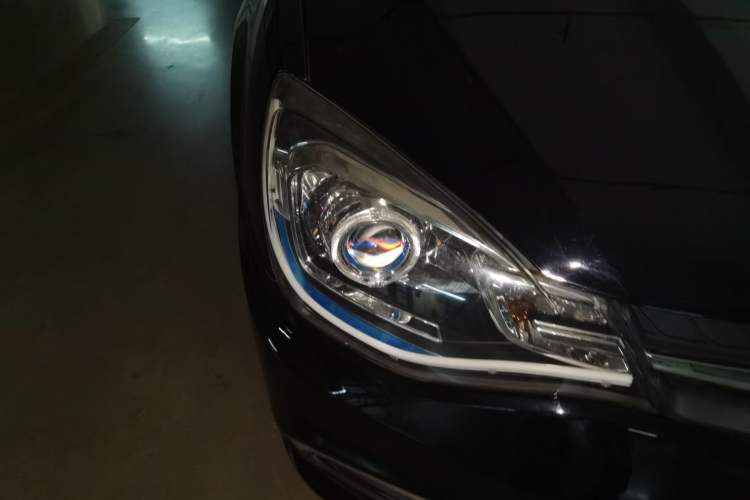 Used Soueast V3 Lingyue 2015 1.5L AMT Happiness Edition Right Front Headlight