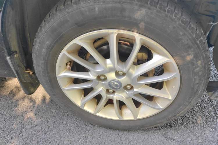 Used Soueast V3 Lingyue 2015 1.5L Manual Happiness Edition Right Front Wheel Hub