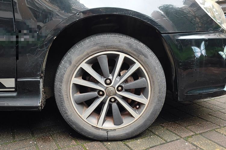 Used Soueast V3 Lingyue 2015 1.5L Manual Style Edition Right Front Wheel Hub