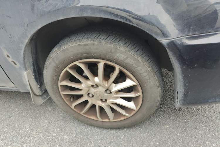 Used Soueast V3 Lingyue 2015 1.5L Manual Happiness Edition Right Front Wheel Hub