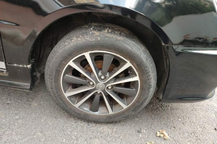 Used Soueast V3 Lingyue 2015 1.5L Manual Style Edition Right Front Wheel Hub