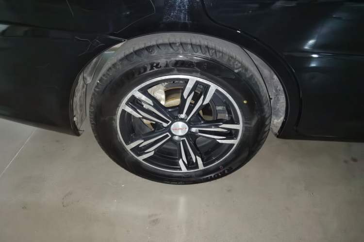 Used Soueast V3 Lingyue 2015 1.5L AMT Happiness Edition Right Front Wheel Hub