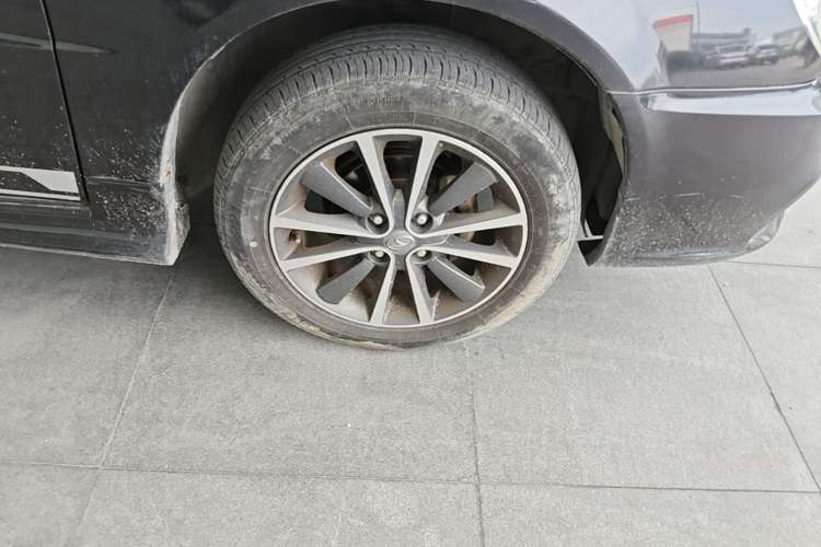 Used Soueast V3 Lingyue 2015 1.5L Manual Style Edition Right Front Wheel Hub