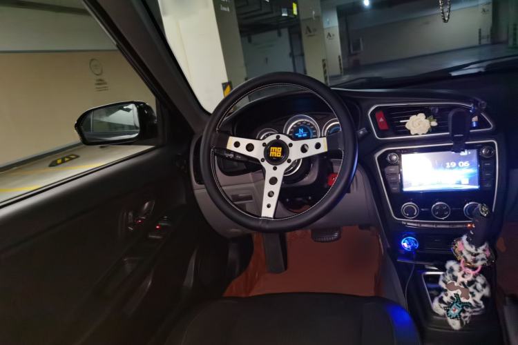 Used Soueast V3 Lingyue 2015 1.5L AMT Happiness Edition Steering Wheel