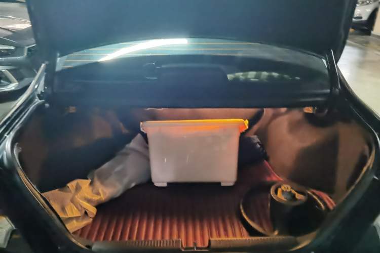 Used Soueast V3 Lingyue 2015 1.5L AMT Happiness Edition Trunk