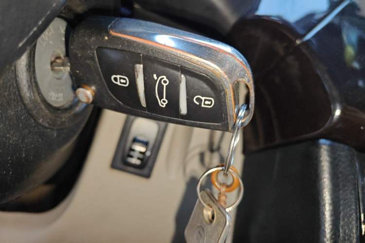 Used Soueast V3 Lingyue 2015 1.5L Manual Happiness Edition Vehicle Key