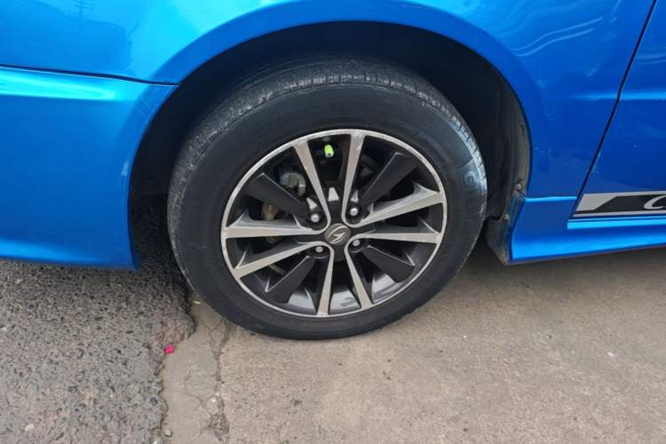 Used Soueast V3 Lingyue 2015 1.5L Manual Style Edition Left Front Wheel Hub