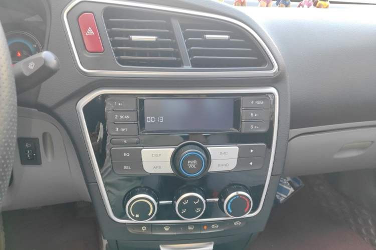 Used Soueast V3 Lingyue 2015 1.5L Manual Style Edition Audio And AC Panel