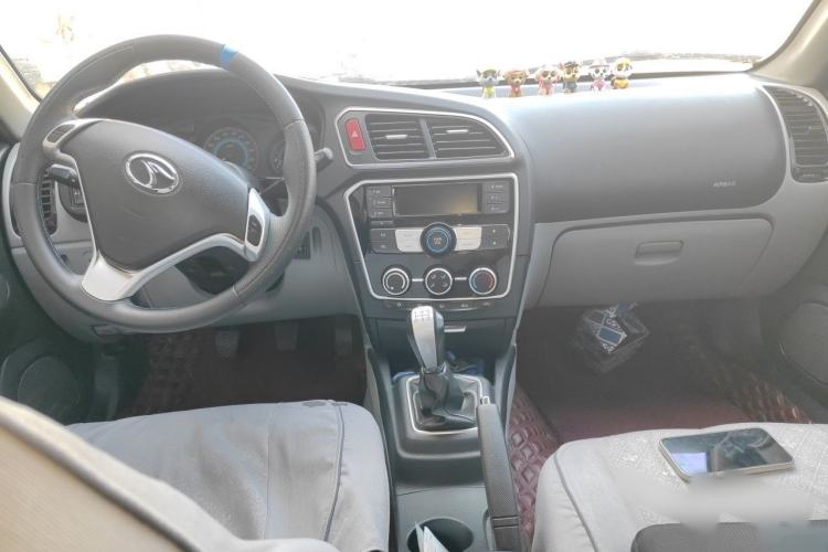 Used Soueast V3 Lingyue 2015 1.5L Manual Style Edition Center Console