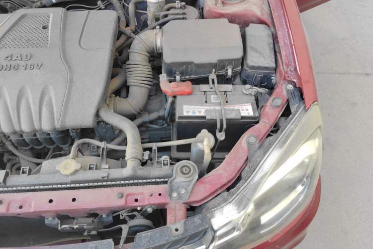 Used Soueast V3 Lingyue 2015 1.5L Manual Style Edition Engine Bay Left