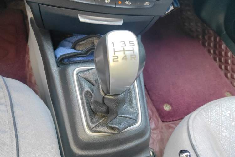 Used Soueast V3 Lingyue 2015 1.5L Manual Style Edition Gear Lever