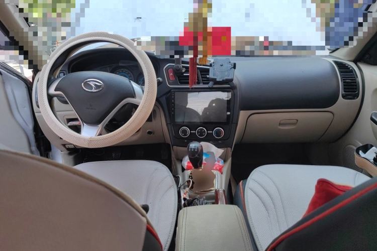Used Soueast V3 Lingyue 2015 1.5L Manual Happiness Edition Center Console