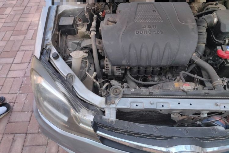 Used Soueast V3 Lingyue 2015 1.5L Manual Happiness Edition Engine Bay Right