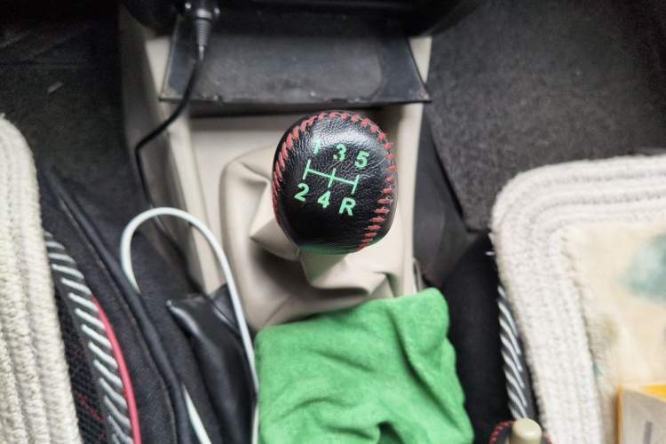 Used Soueast V3 Lingyue 2015 1.5L Manual Smart Edition Gear Lever