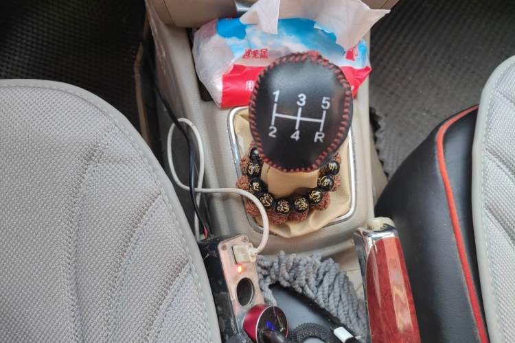 Used Soueast V3 Lingyue 2015 1.5L Manual Happiness Edition Gear Lever