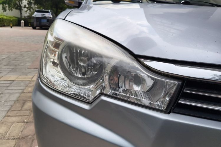 Used Soueast V3 Lingyue 2015 1.5L Manual Smart Edition Right Front Headlight