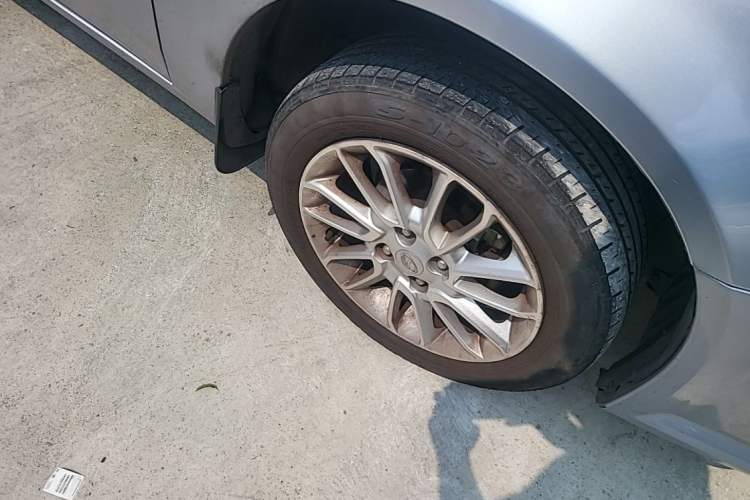Used Soueast V3 Lingyue 2015 1.5L Manual Happiness Edition Right Front Wheel Hub