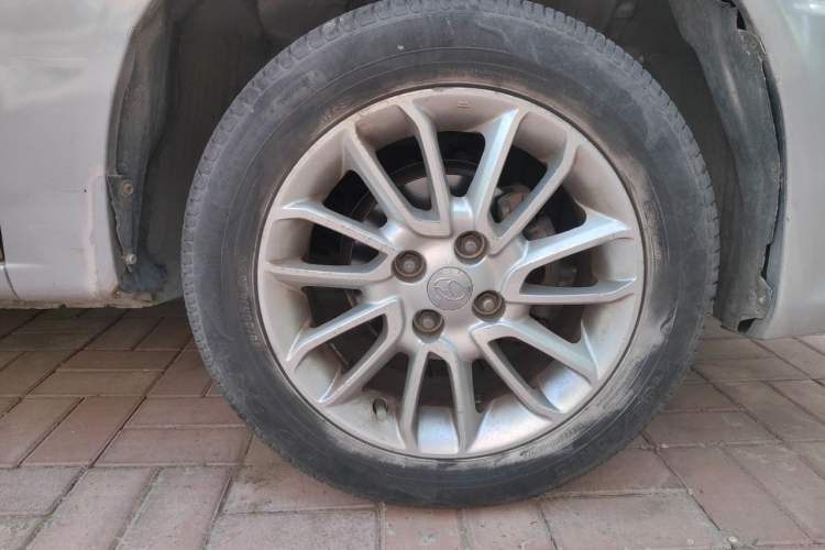 Used Soueast V3 Lingyue 2015 1.5L Manual Happiness Edition Right Front Wheel Hub