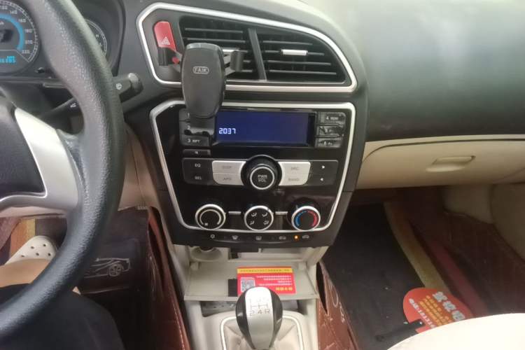 Used Soueast V3 Lingyue 2015 1.5L Manual Happiness Edition Audio And AC Panel