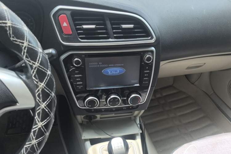 Used Soueast V3 Lingyue 2015 1.5L Manual Happiness Edition Audio And AC Panel