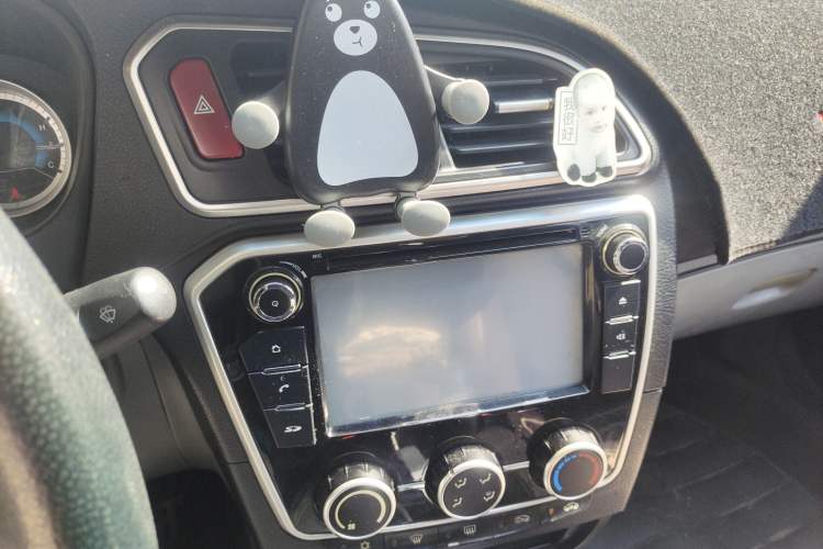 Used Soueast V3 Lingyue 2015 1.5L AMT Happiness Edition Audio And AC Panel