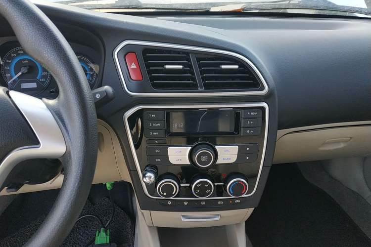 Used Soueast V3 Lingyue 2015 1.5L Manual Happiness Edition Audio And AC Panel