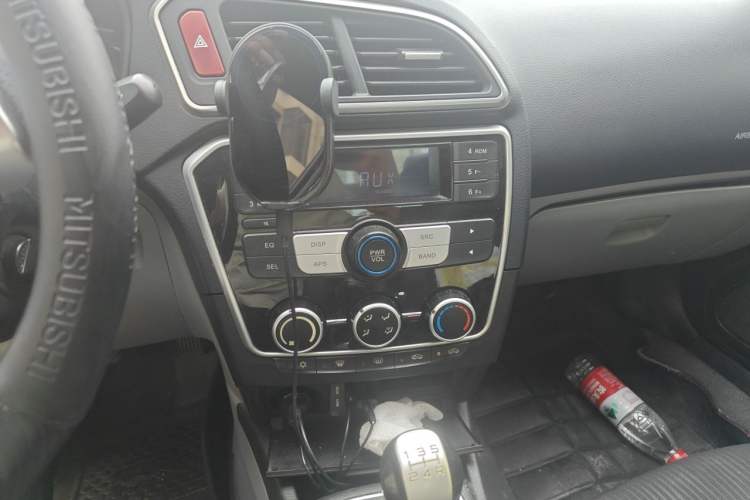 Used Soueast V3 Lingyue 2015 1.5L Manual Style Edition Audio And AC Panel