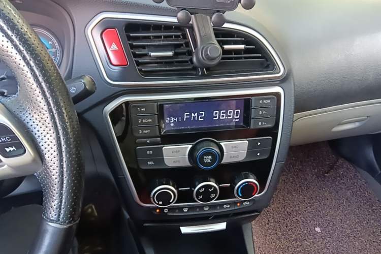 Used Soueast V3 Lingyue 2015 1.5L Manual Style Edition Audio And AC Panel