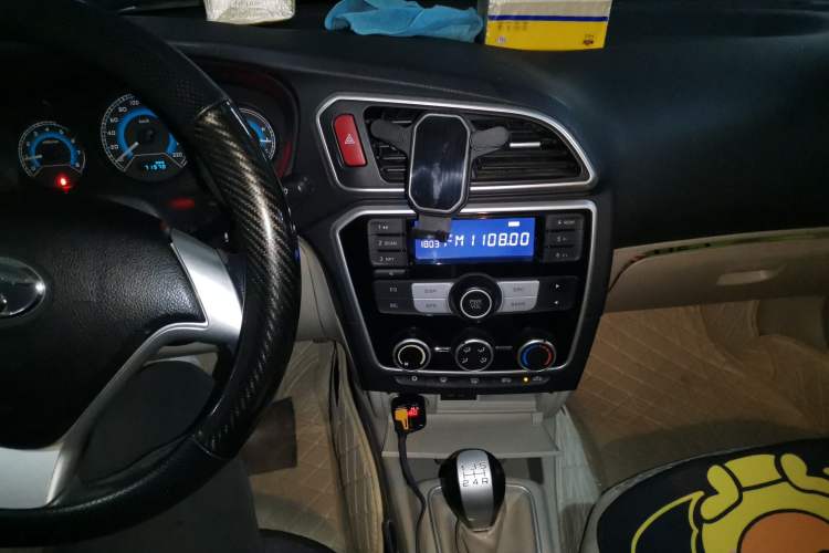 Used Soueast V3 Lingyue 2015 1.5L Manual Happiness Edition Audio And AC Panel