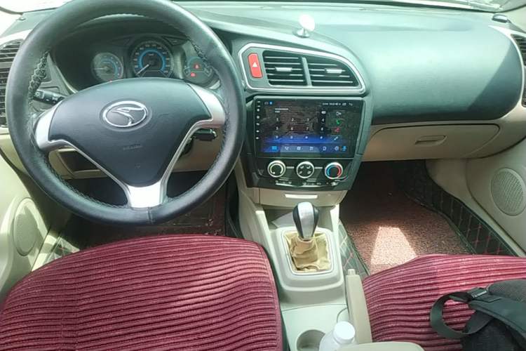 Used Soueast V3 Lingyue 2015 1.5L Manual Happiness Edition Center Console