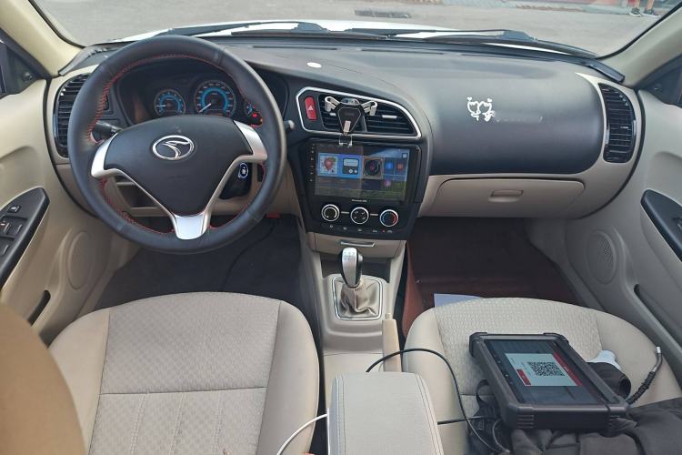 Used Soueast V3 Lingyue 2015 1.5L Manual Happiness Edition Center Console